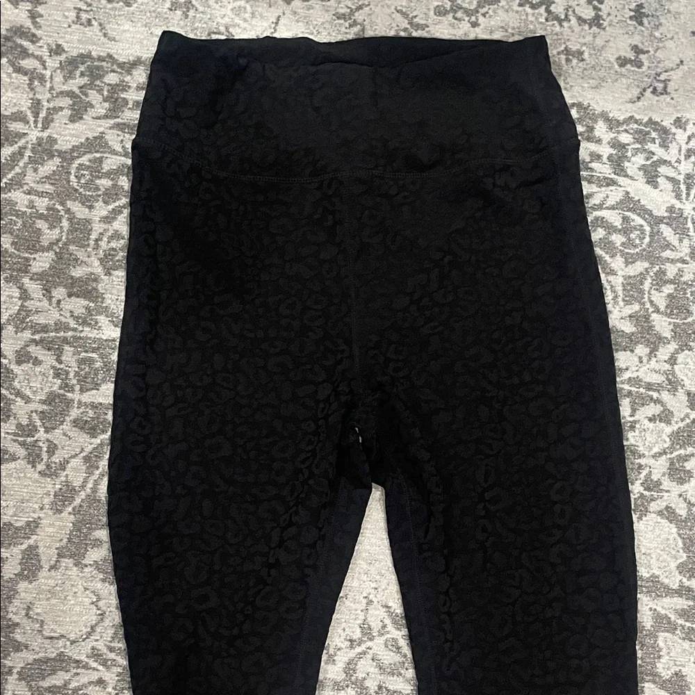 Jess Lea black leopard textured leggings- Size 1XL- Like new! - Picture 3 of 7